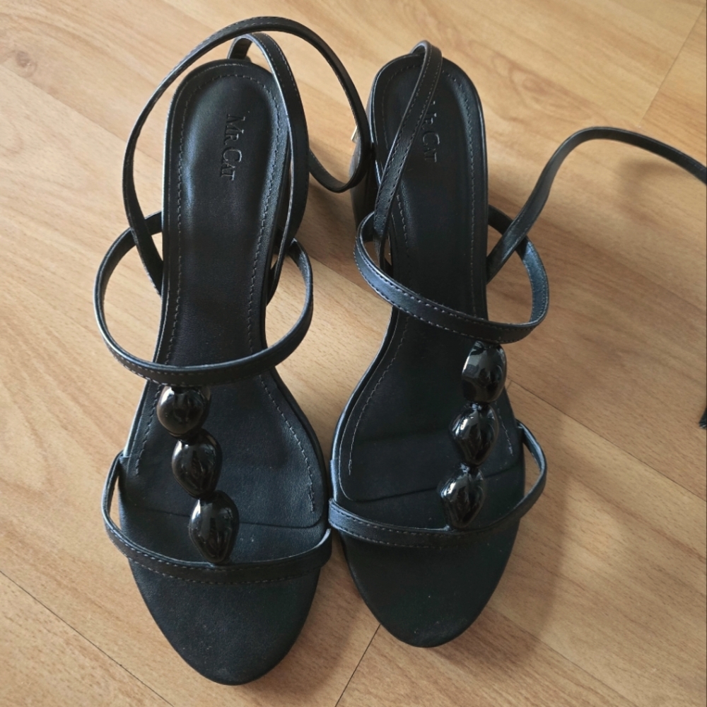 Gorgeous Black Strappy Sandals